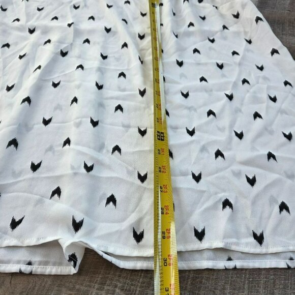 TORRID women's top size 3 white and black pattern plus size 20/24 - Picture 5 of 7